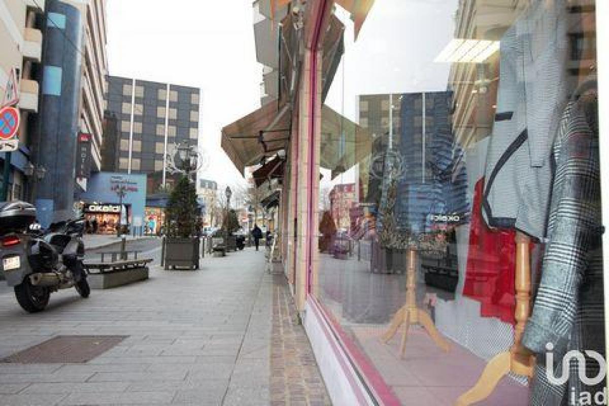 Escritório em Suresnes, France 33 m² N.º 19586