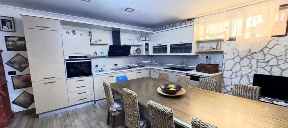 8 غرف نوم منزل في Surbo, Italy رقم 339210 35