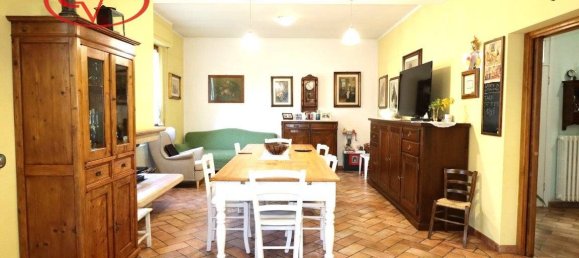 3 bedrooms Apartment in Montevarchi, Italy No. 215315 8