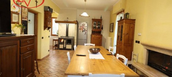 3 bedrooms Apartment in Montevarchi, Italy No. 215315 5