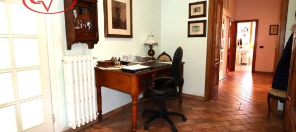 3 bedrooms Apartment in Montevarchi, Italy No. 215315 9