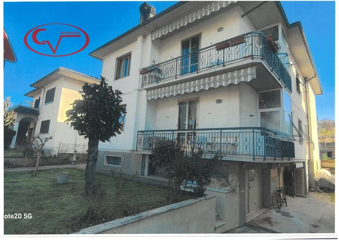 3 bedrooms Apartment in Montevarchi, Italy No. 215315