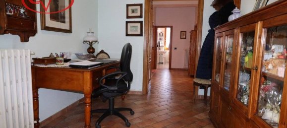 3 bedrooms Apartment in Montevarchi, Italy No. 215315 10