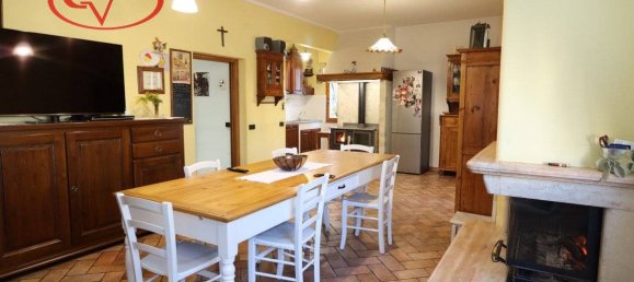 3 bedrooms Apartment in Montevarchi, Italy No. 215315 4