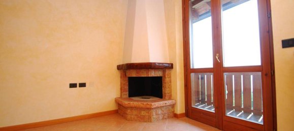 3-salle Appartement à Costa Serina, Italy No. 22292 4