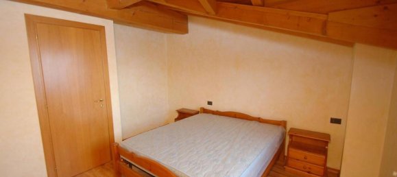 3-salle Appartement à Costa Serina, Italy No. 22292 6