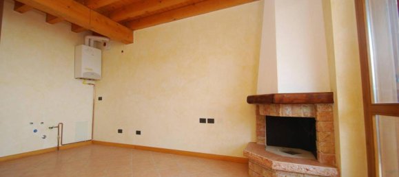 3-salle Appartement à Costa Serina, Italy No. 22292 2