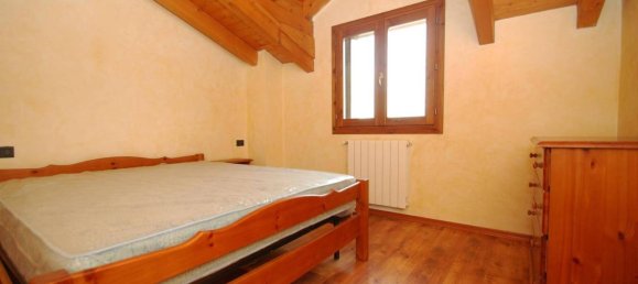 3-salle Appartement à Costa Serina, Italy No. 22292 5
