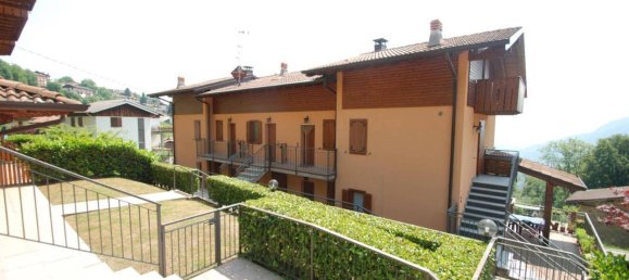 3-salle Appartement à Costa Serina, Italy No. 22292 12