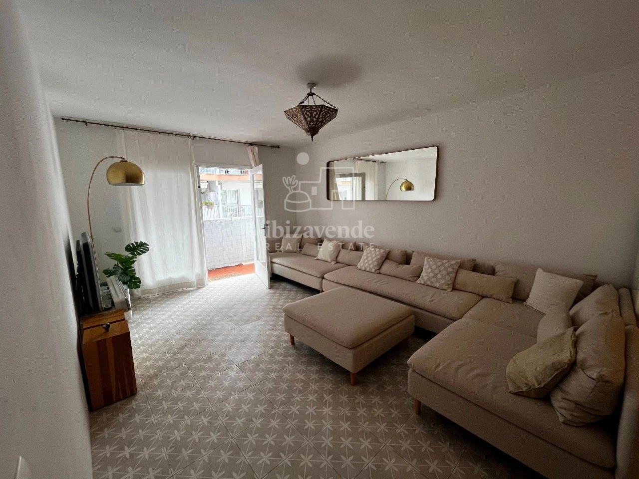 Apartamento de 3 dormitorios en Santa Eulalia Del Rio, Spain No. 181150