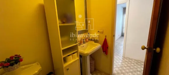 Apartamento de 3 dormitorios en Santa Eulalia Del Rio, Spain No. 181150 37