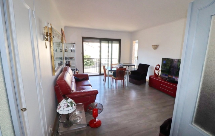 Apartamento de 3 dormitorios en Perpignan, France No. 284276