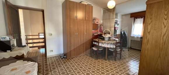 4 bedrooms House in Avezzano, Italy No. 22095 7