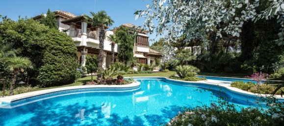 8 bedrooms Villa in Malaga, Spain No. 104599 4