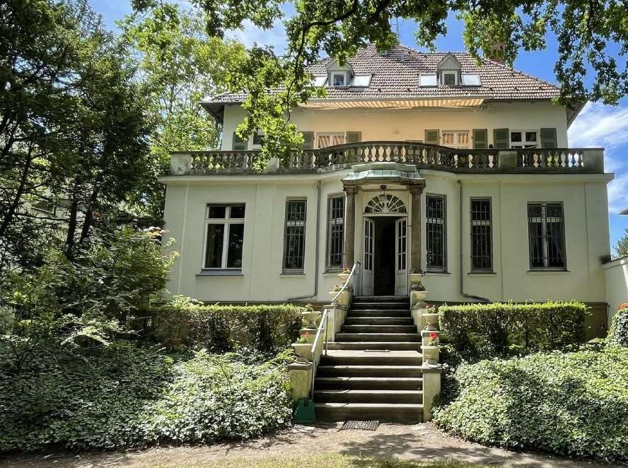 Квартира с 2 спальнями в Лихтерфельде, Германия № 314982