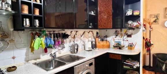 2 bedrooms Apartment in Genoa, Italy No. 15178 2