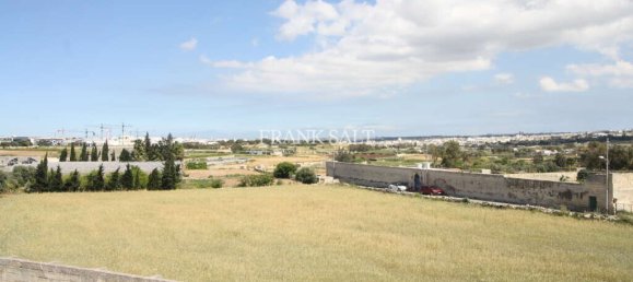 4 bedrooms Villa in Attard, Malta No. 3215 19