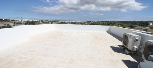 4 bedrooms Villa in Attard, Malta No. 3215 20