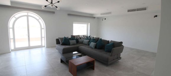 4 bedrooms Villa in Attard, Malta No. 3215 6