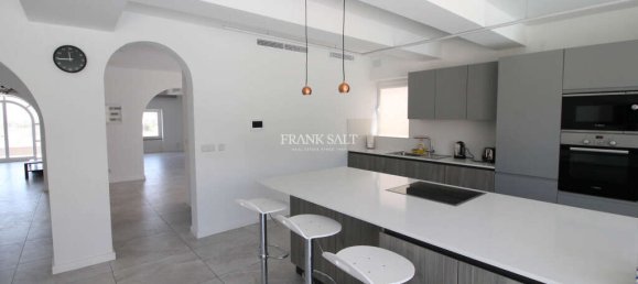 4 bedrooms Villa in Attard, Malta No. 3215 7