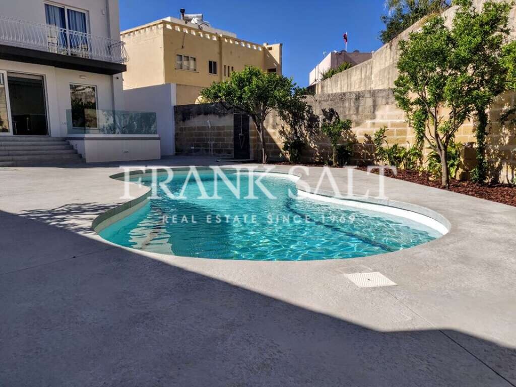 4 bedrooms Villa in Attard, Malta No. 3215