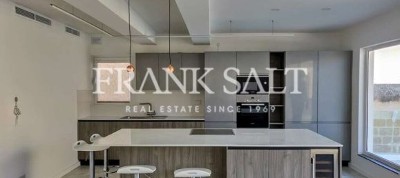 4 bedrooms Villa in Attard, Malta No. 3215 3