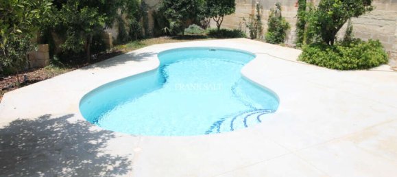 4 bedrooms Villa in Attard, Malta No. 3215 2