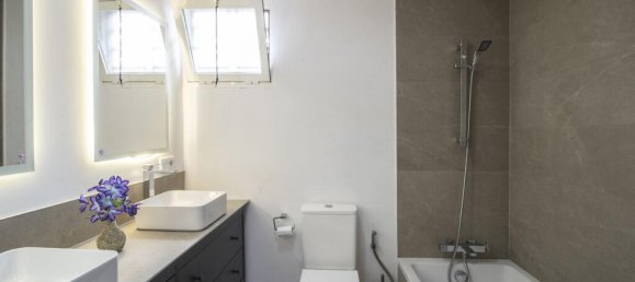 Apartamento de 3 dormitorios en Estepona, Spain No. 185325 6