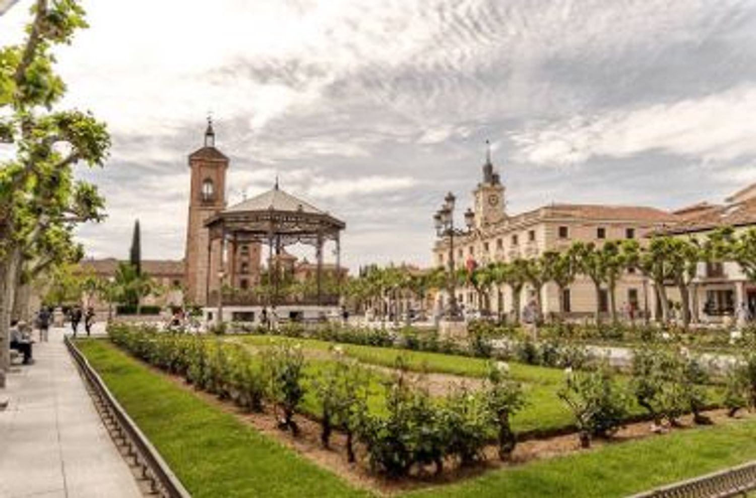 220m² Commercial property in Alcala de Henares, Spain No. 200244