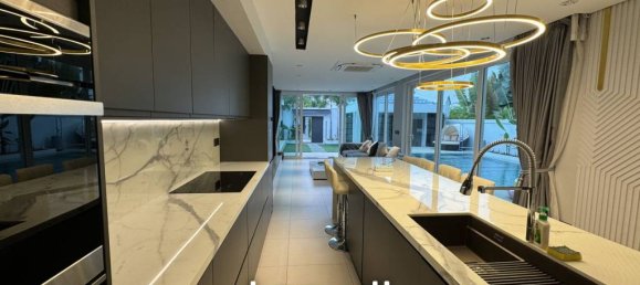 5 bedrooms Villa in Pattaya, Thailand No. 23573 6