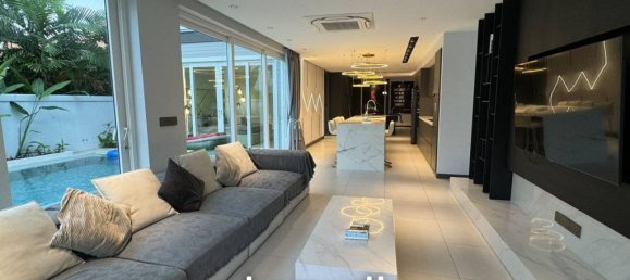 5 bedrooms Villa in Pattaya, Thailand No. 23573 3