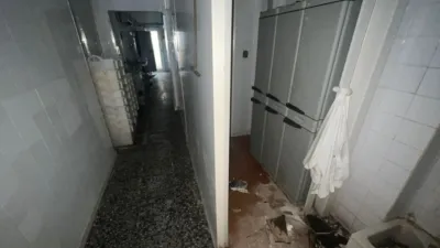 90m² Commercial property in L'Hospitalet de Llobregat, Spain No. 281863