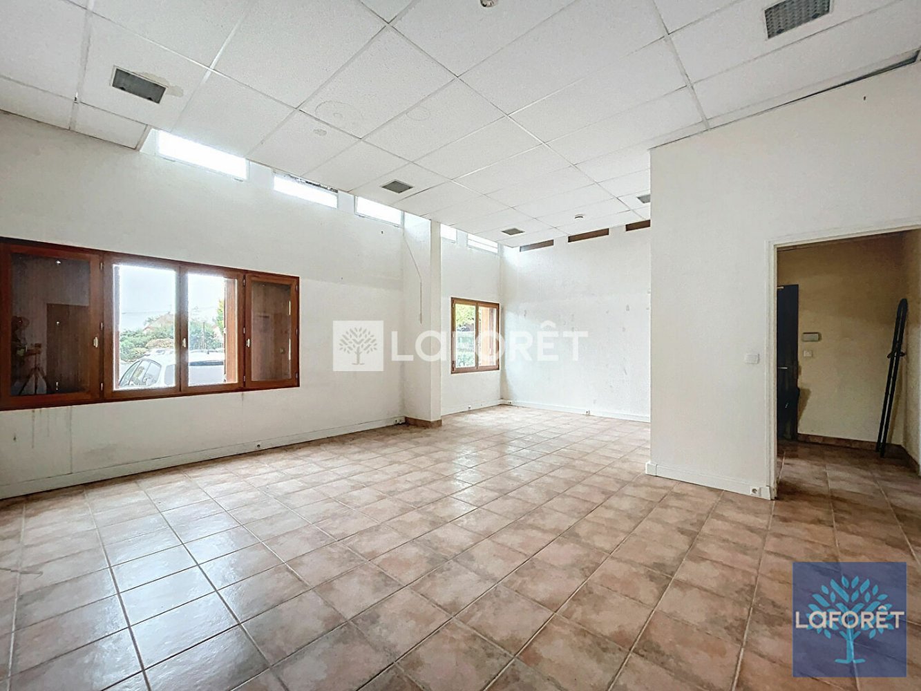 Propiedad comercial en Draveil, France 64 m² No. 166820