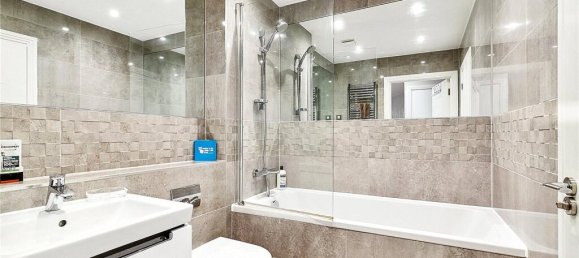 4 bedrooms House in Mitcham, United Kingdom No. 12924 6