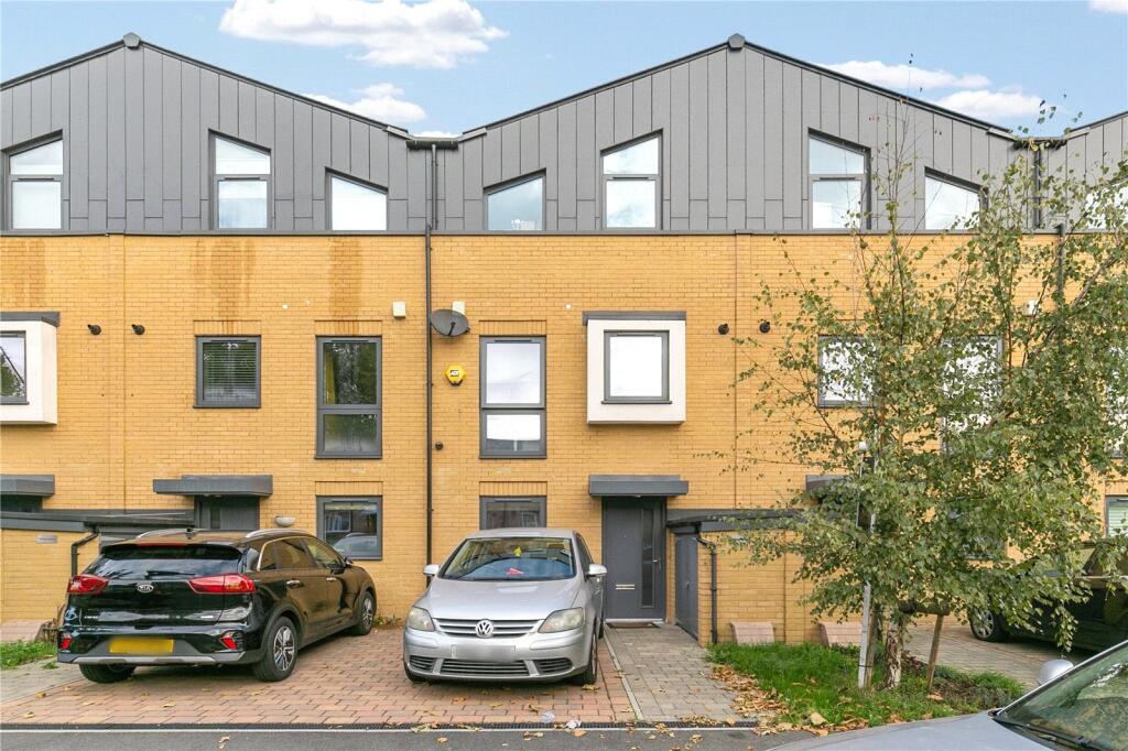 4 bedrooms House in Mitcham, United Kingdom No. 12924