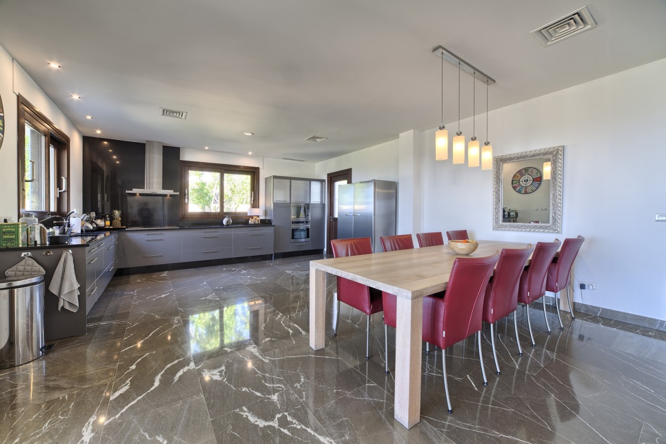 6 bedrooms Villa in Malaga, Spain No. 21138