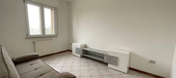 2 rooms Apartment in Ferrara, Italy No. 150980 6