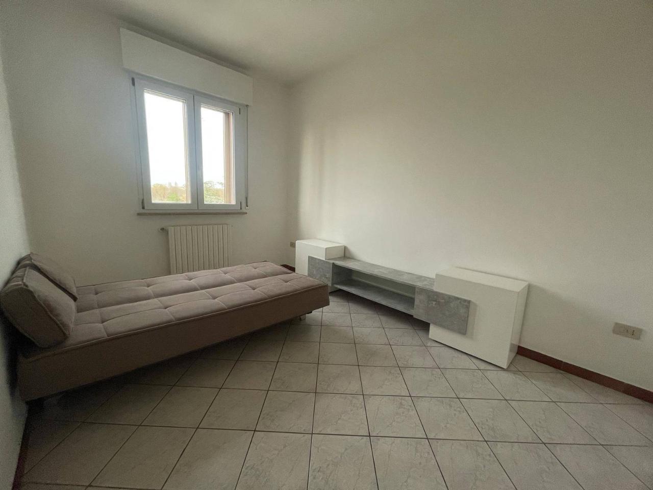 2 rooms Apartment in Ferrara, Italy No. 150980