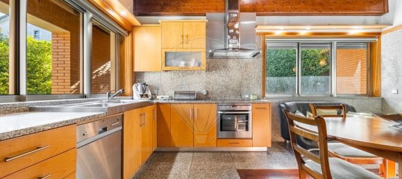 4 bedrooms House in Revelhe, Portugal No. 21122 12