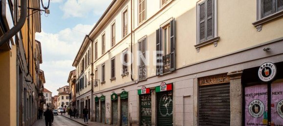 2 rooms Commercial property in Monza, Italy No. 6523 2