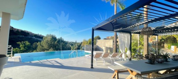 7 bedrooms Villa in Marbella, Spain No. 29873 2