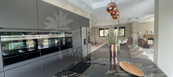 7 bedrooms Villa in Marbella, Spain No. 29873 6