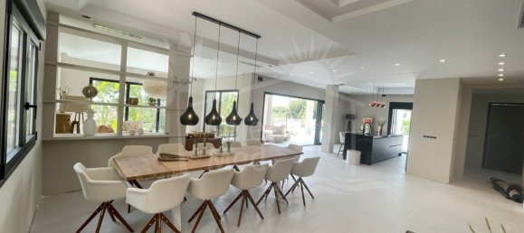 7 bedrooms Villa in Marbella, Spain No. 29873 4