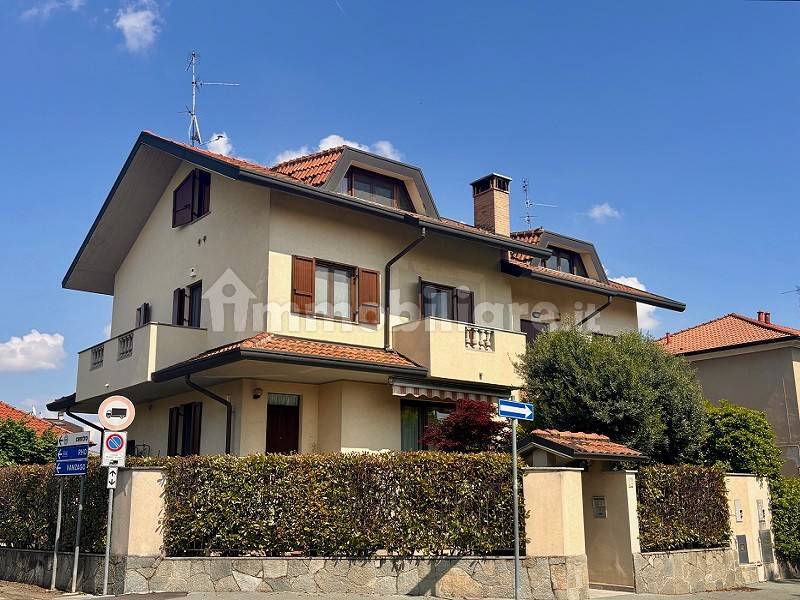 4 Schlafzimmer Villa in Pogliano Milanese, Italy, Nr. 327602