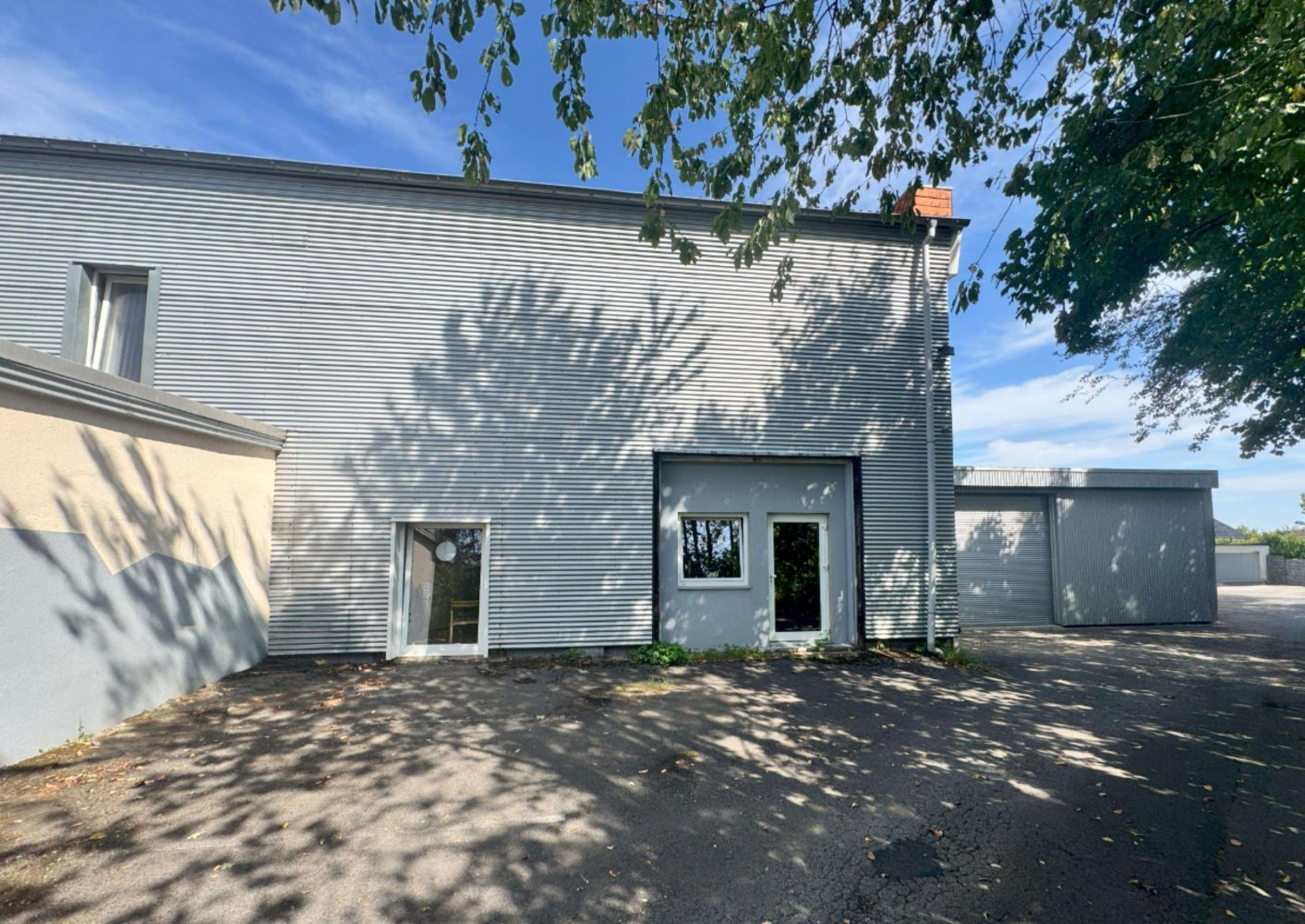  عقار تجاري في Oberbergischer, Germany 1054متر مربع رقم 366985