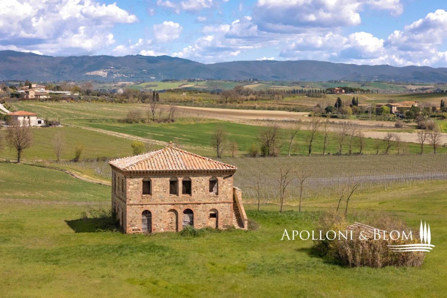 3 bedrooms House in Montepulciano, Italy No. 270935