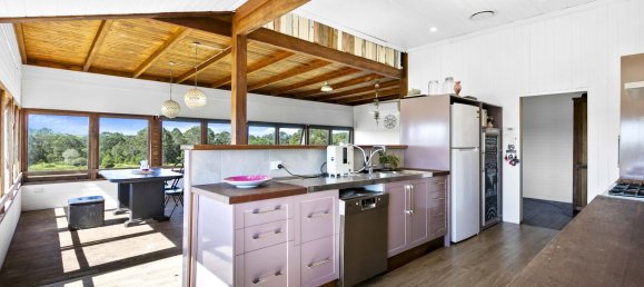 6 bedrooms House in Mungar, Australia No. 401 16