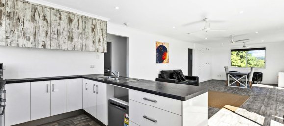 6 bedrooms House in Mungar, Australia No. 401 24