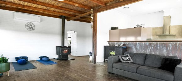 6 bedrooms House in Mungar, Australia No. 401 15