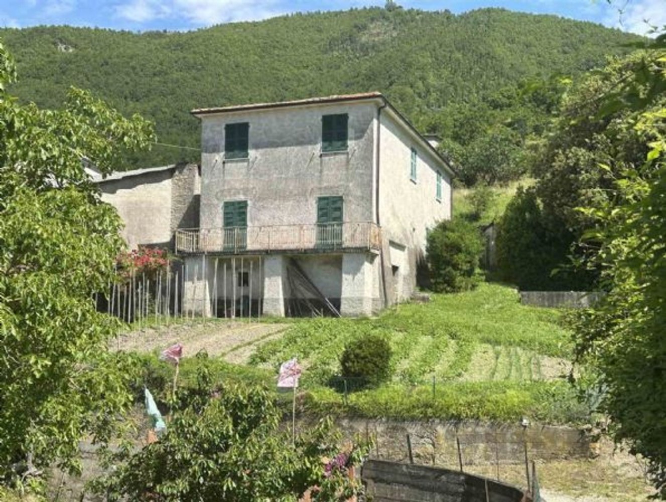 10 rooms House in Fivizzano, Italy No. 261557